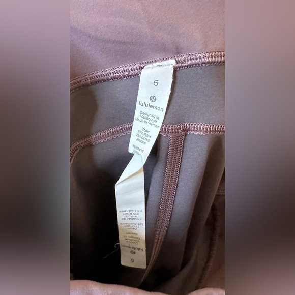 Lululemon In Movement 7/8 Tight *Everlux 25" | Vintage Grape | Size 6 | EUC!🌸💕 - Picture 9 of 10